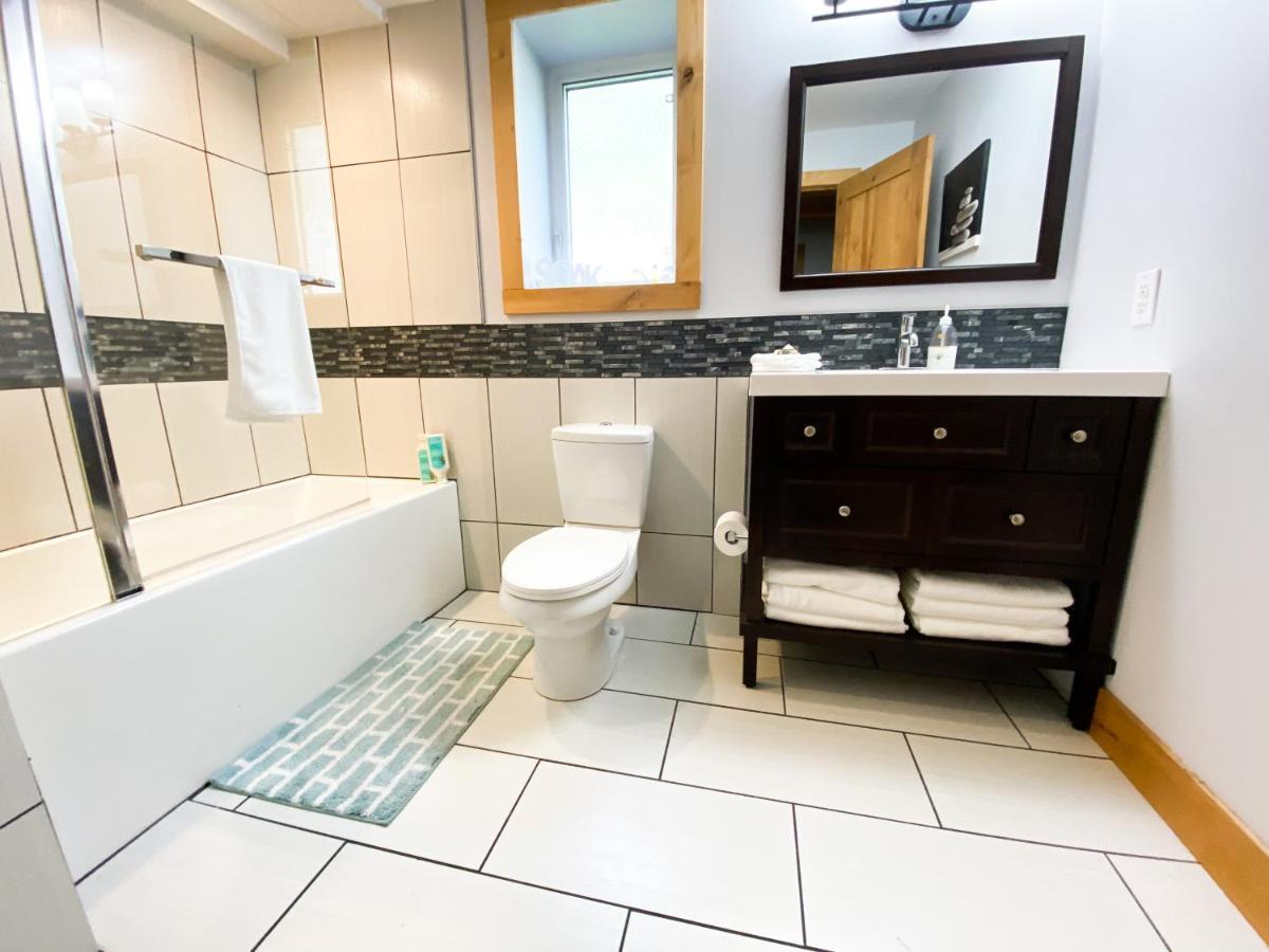 Journey'S End - 2 Bed 1 Bath Suite Golden Εξωτερικό φωτογραφία