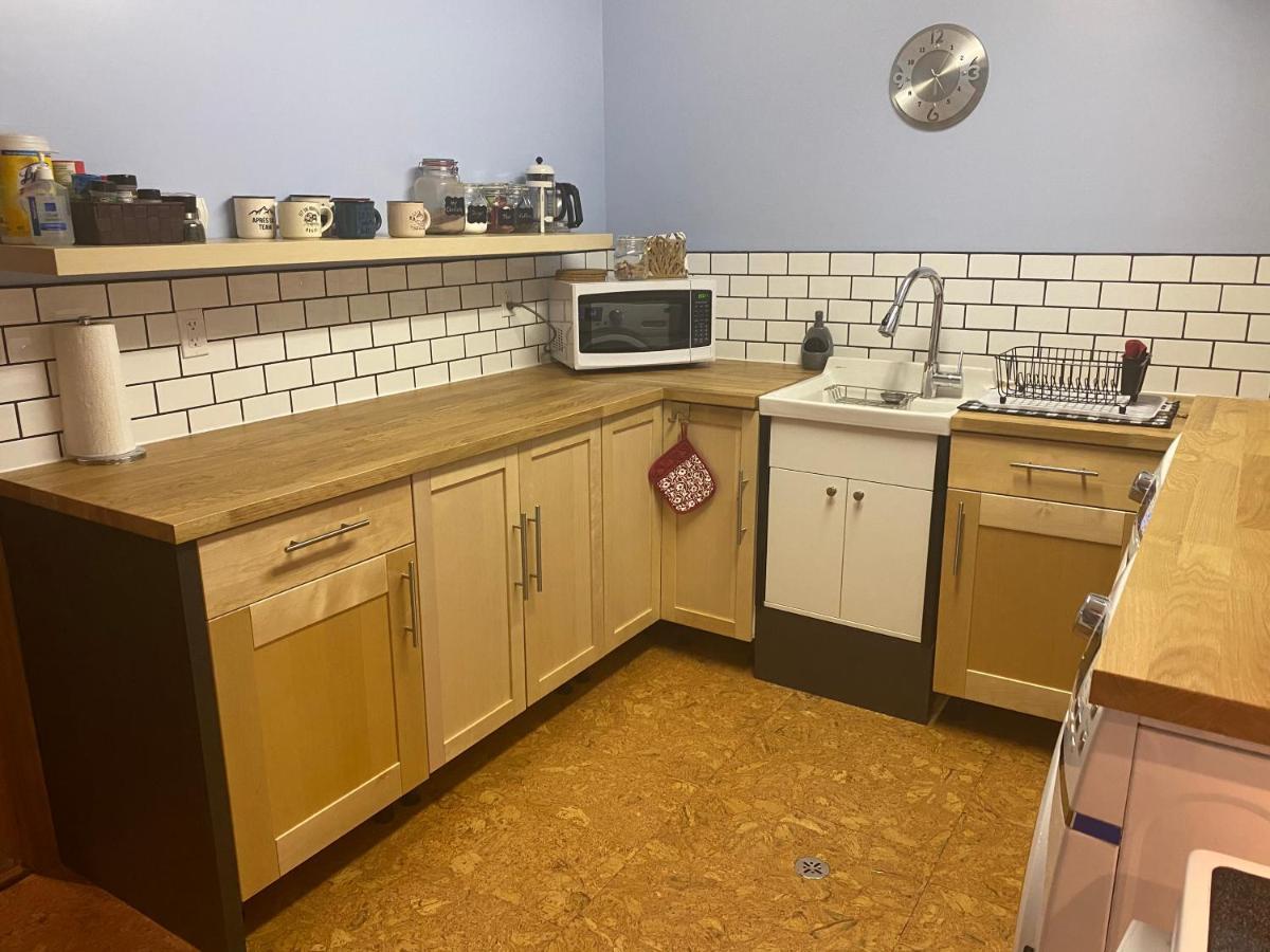 Journey'S End - 2 Bed 1 Bath Suite Golden Εξωτερικό φωτογραφία